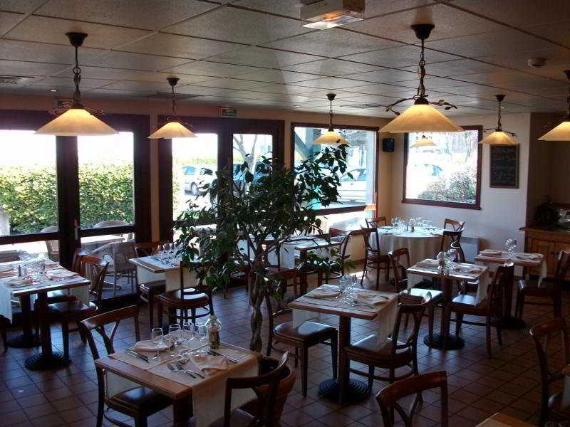 Kyriad Grenoble Sud - Seyssins Exterior photo